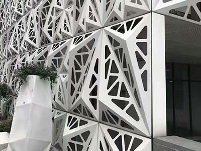 欧镁雕花铝单板 现代建筑外墙装饰的镂空美学之选